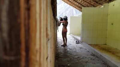 ກ້ອງຖ່າຍຮູບສອດແນມກ່ຽວກັບເພື່ອນຮ່ວມງານຂອງມະຫາວິທະຍາໄລຊາວສະເປນ