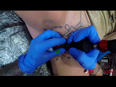 ❤️ tattooed ທີ່ສຸດ Hottie Sully Savage ໄດ້ຮັບ tattoo ສຸດ clitoris ຂອງນາງ ️❌ ພາບລາມົກທີ່ມີຄຸນນະພາບ ຢູ່ພວກເຮົາ ﹏